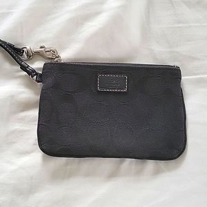 Black Coach wristlet, EUC🎉🖤🎊